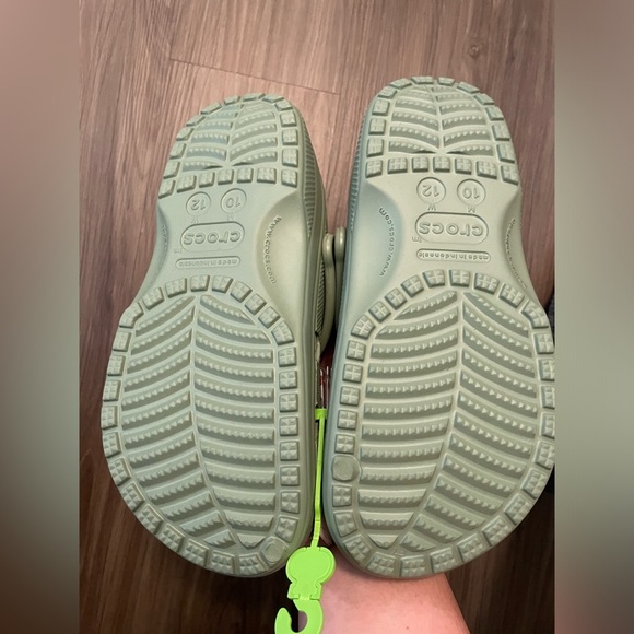 CROCS Classic Clogs Green Slippers with Ventilation Holes and Pivoting Strap -10 - Picture 4 of 8